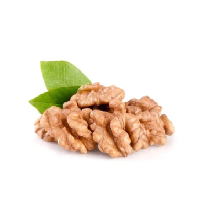 Extra Light Quarter Peeled Walnuts